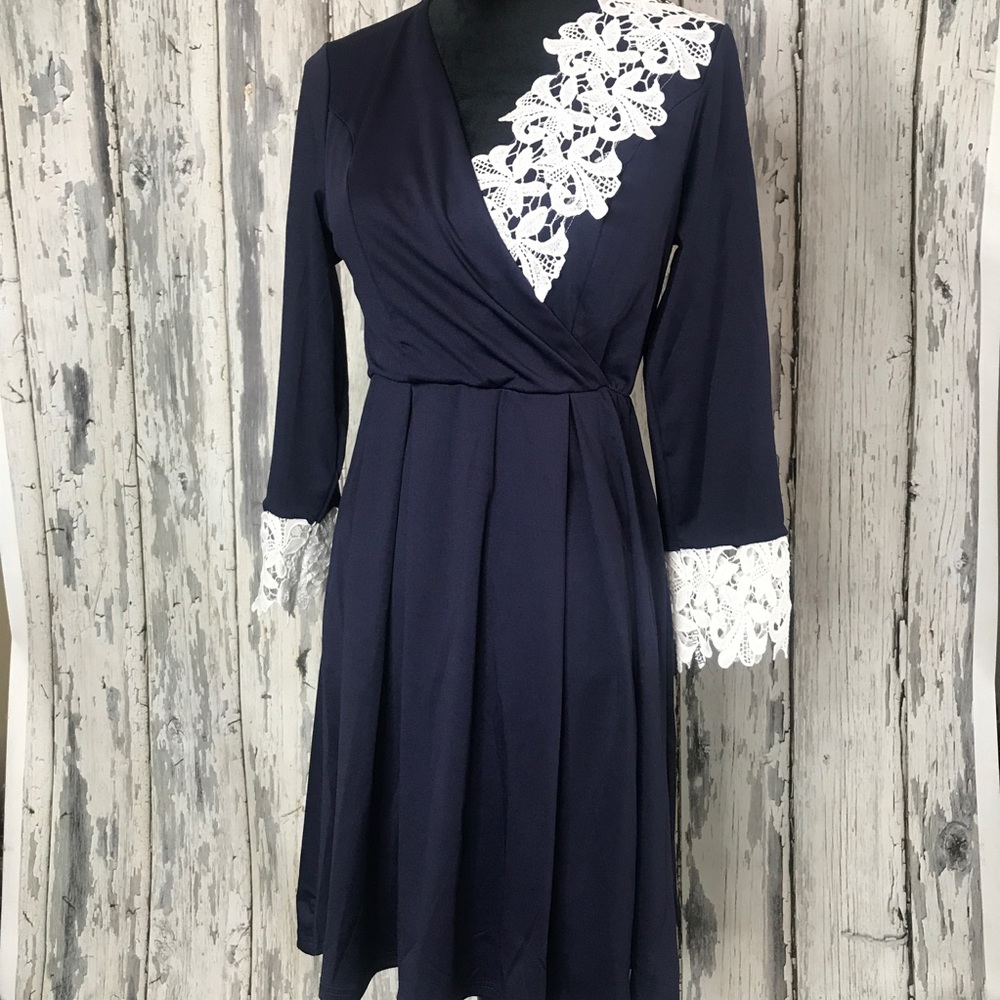 Meaneor Navy and white dress